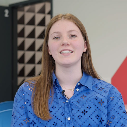 Portrait de Lucie pour son témoignage en tant qu'étudiante à Esarc Strasbourg