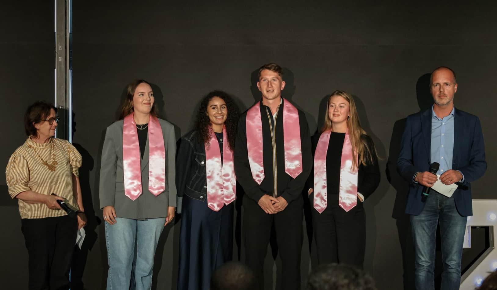 étudiants diplômés